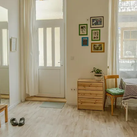 شقة Laci And Sidi - The Sidonies Twins In 7th *